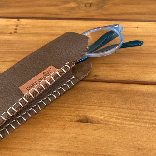Image of Funda de gafas marrón