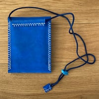 Image 2 of Cartera de cuello azul