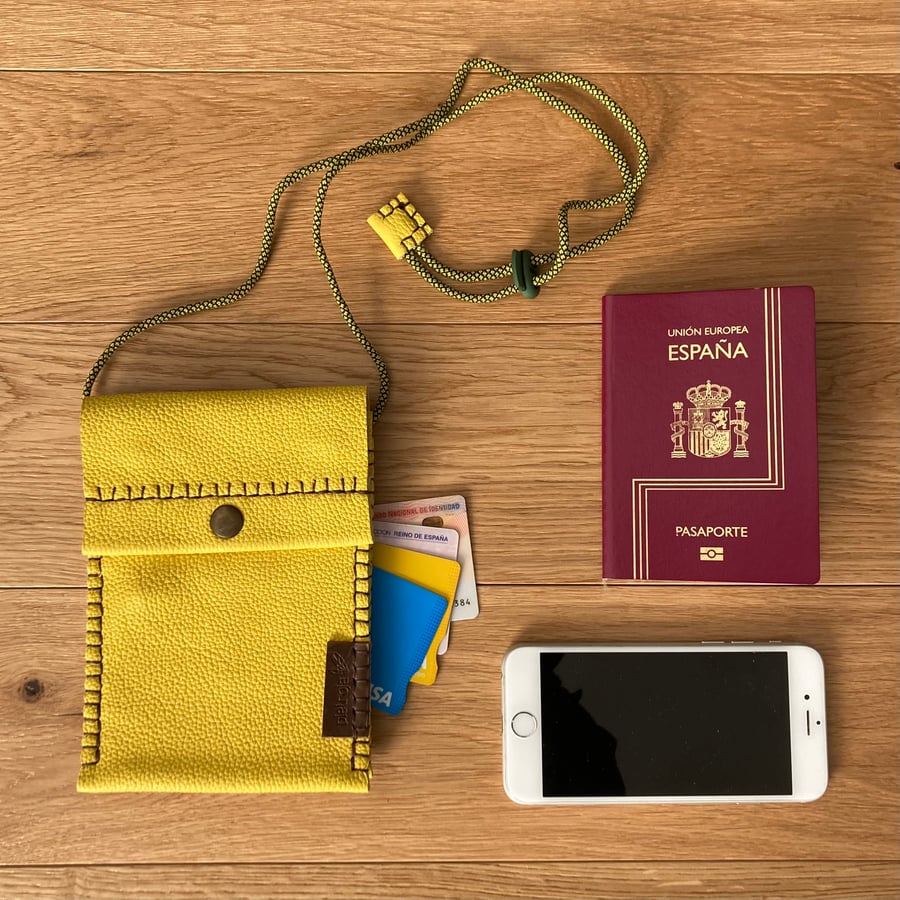 Image of Bolso de cuello amarillo