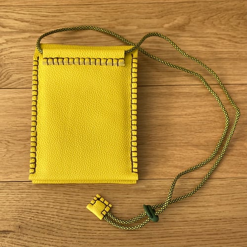 Image of Bolso de cuello amarillo