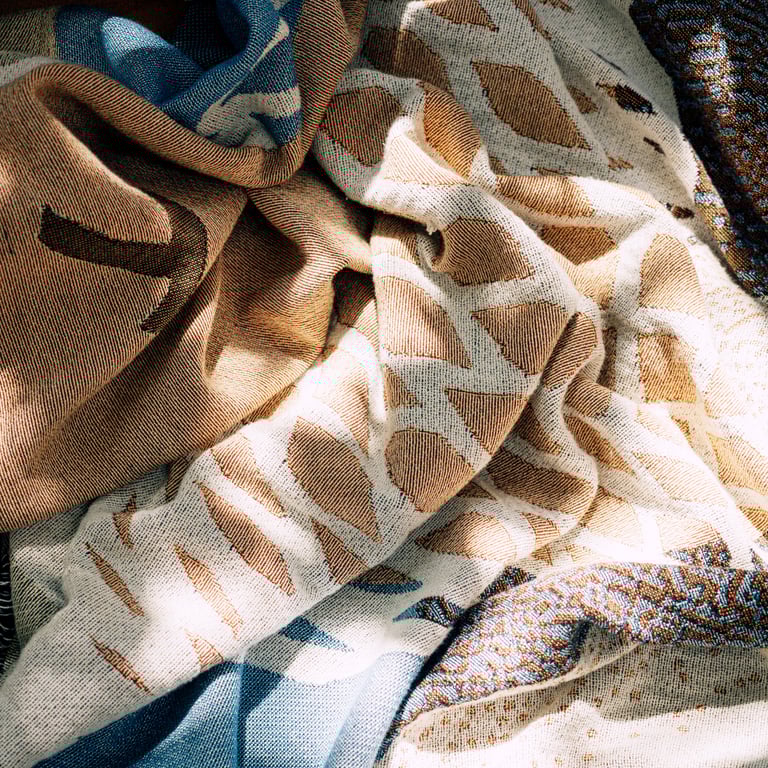Bae 배 Throw Image 2