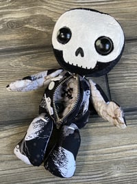 Image 3 of Skully