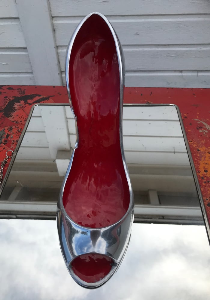 Image of Rare escarpin décoratif de vitrine