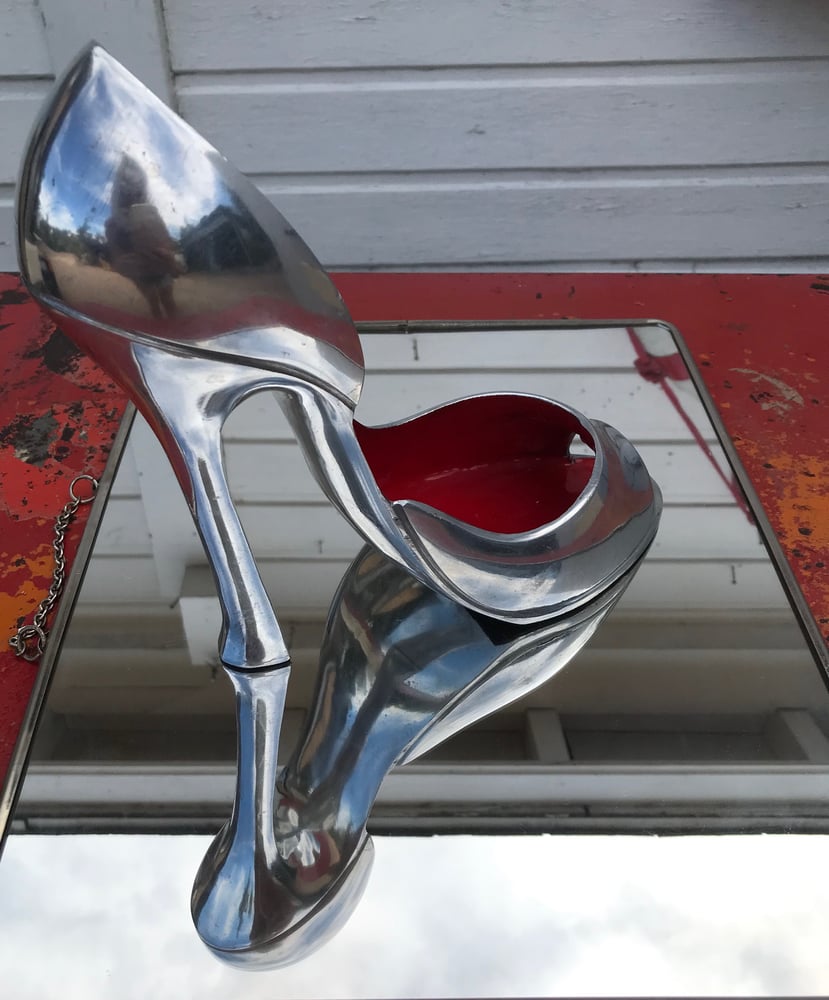 Image of Rare escarpin décoratif de vitrine