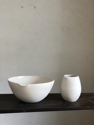 Cream Porcelain Small Pouring Bowl
