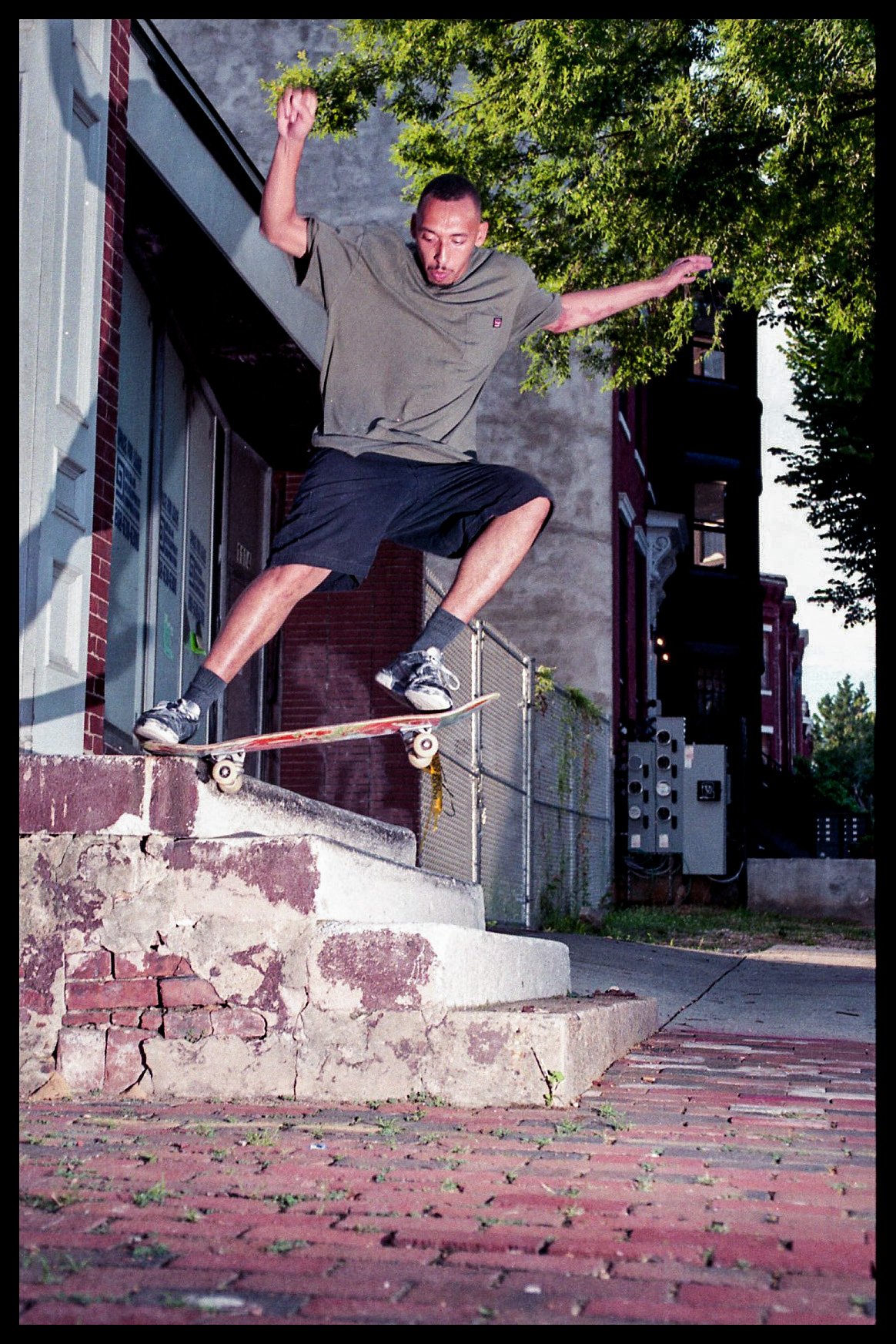 Jarontae - Frontside Tailslide to Fakie