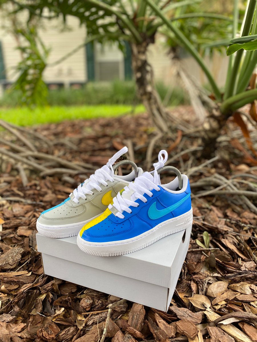 af1 half black half white