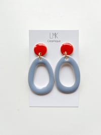 Paire de boucles d'oreilles céramique OMBLA PERCA orange sanguine et bleu ciel 