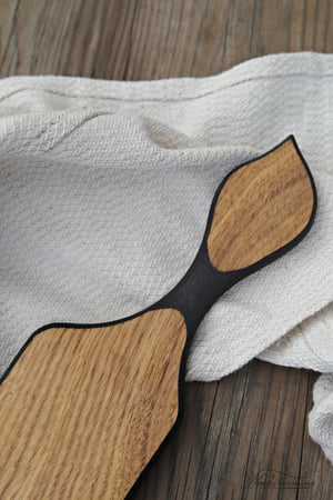 Image of Small oak serving board - the leaf