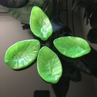 Image 2 of 4 Leaf dishes