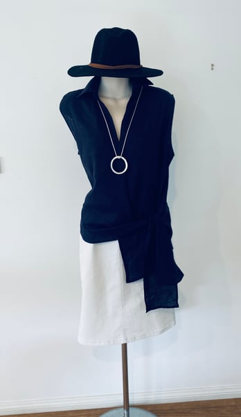 Image of Tammy Linen Top - Navy