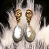 NUAGES BAROQUE Earring Petite - Faceted Pearl