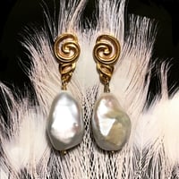 NUAGES BAROQUE Earring Petite - Faceted Pearl
