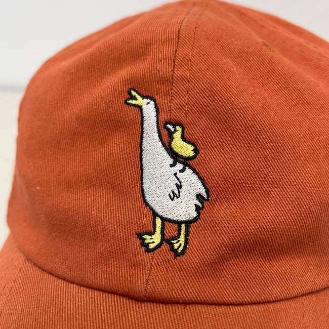 二週年再製雞掰郎！出塊帆布袋＋磚紅色鳥媽媽鳥寶寶帽組🧡