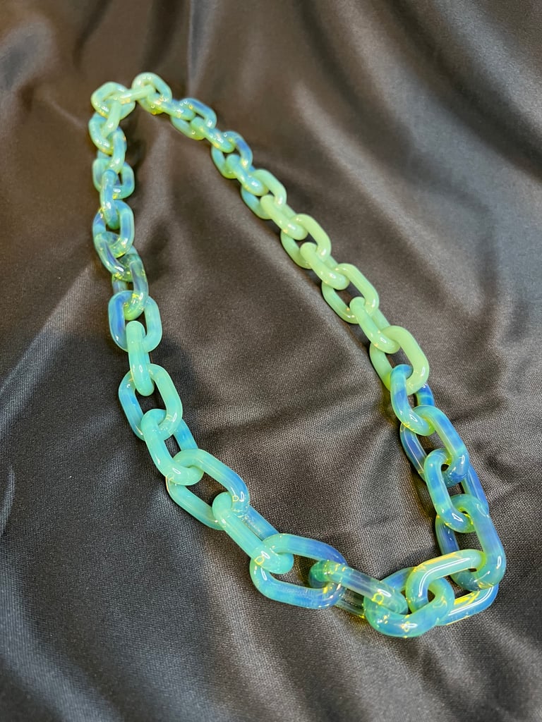 Blue/green glass chain Image 2