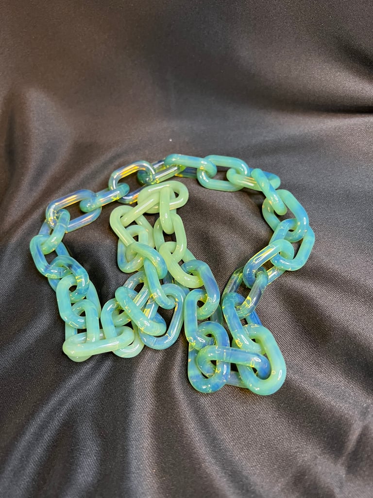 Blue/green glass chain Image 3