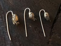 Image 5 of Snapdragon skull earrings - white bronze