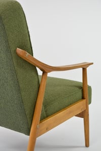 Image 3 of Fauteuil courbé vert bouclette