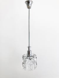 Image 2 of LAMPARA DE CRISTAL KINKELDEY CON ESTRUCTURA CROMADA, AÑOS 60