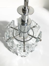 Image 5 of LAMPARA DE CRISTAL KINKELDEY CON ESTRUCTURA CROMADA, AÑOS 60