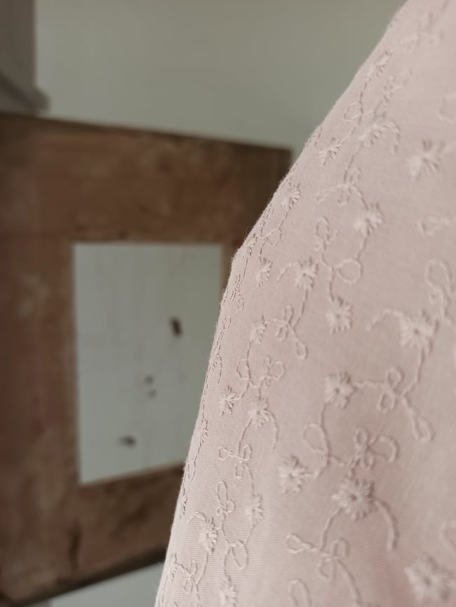 Blouse brodée de fleurettes