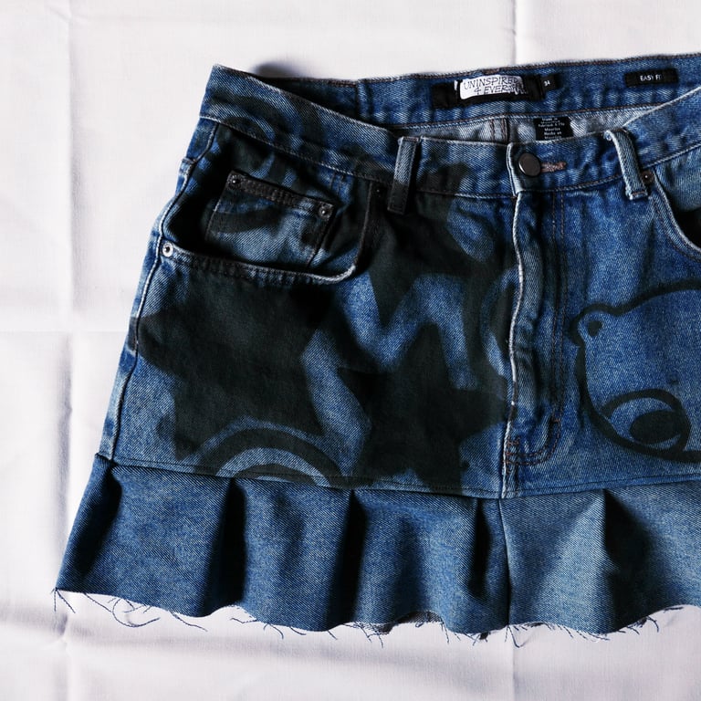 1/1 spray painted oso skirt Image 3