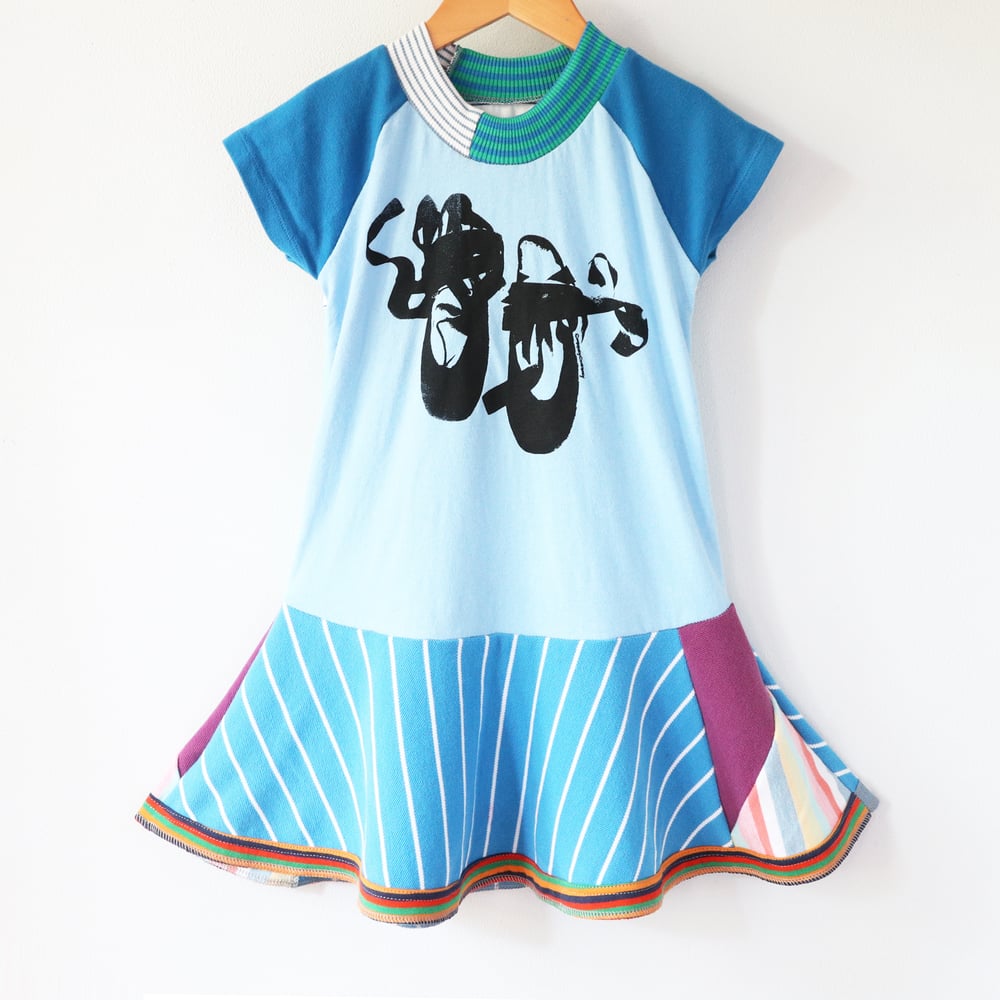 Image of en pointe ballet shoes slippers ballerina 5T turquoise blue blues stripes stripe courtneycourtney