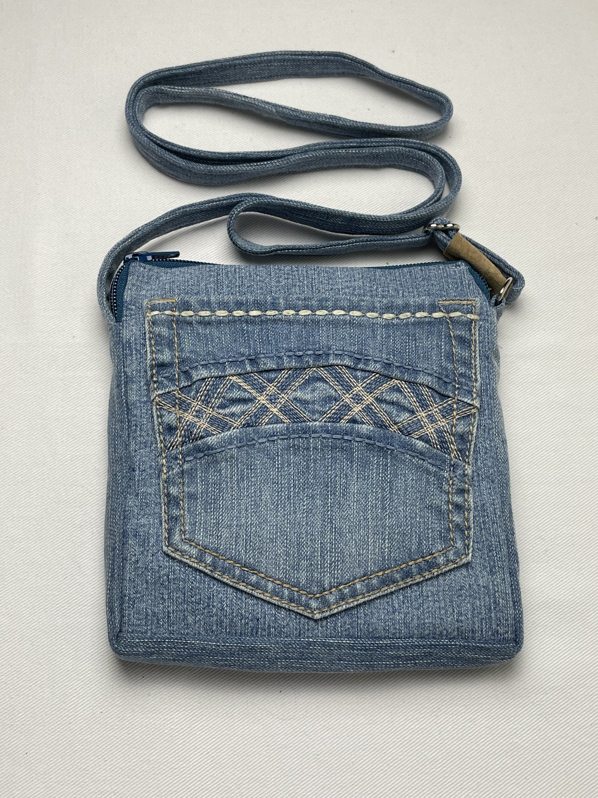 Craftsy Style Tailor - Upcycled Denim Tote Bag | Handmade Blue Jean Purse  Order here https://www.etsy.com/listing/1395197868/upcycled-denim-tote-bag-handmade-blue  #UpcycledDenimLevis #ReclaimedDenimTote #HandmadeDenimBag #LevisHandbag ...