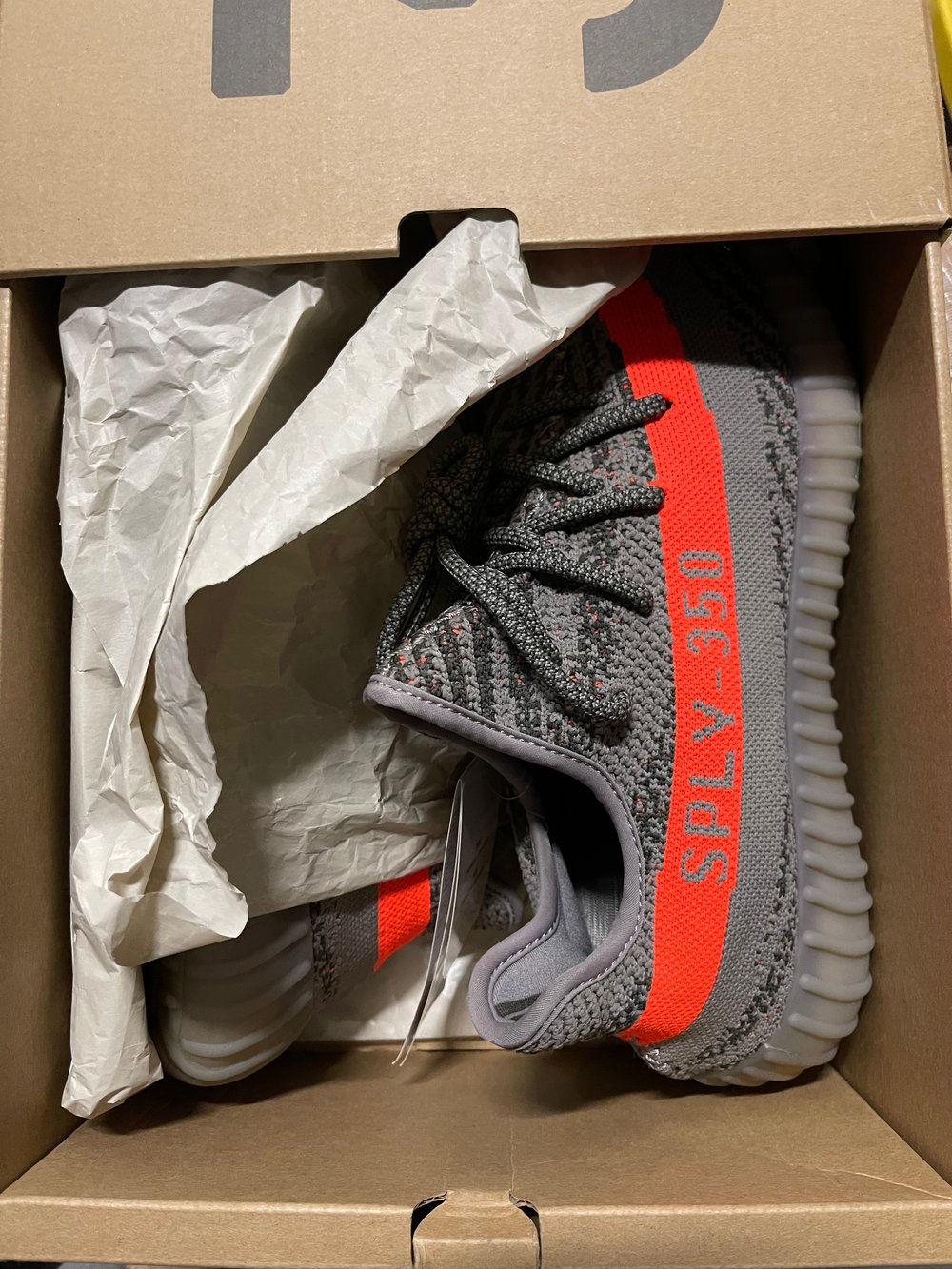 LOT OF SZ 9 YEEZY - FIRST RELEASES