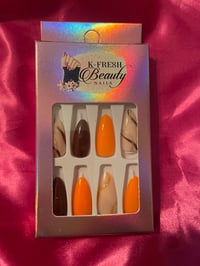 Nails - Medium (Orange/Brown Design)