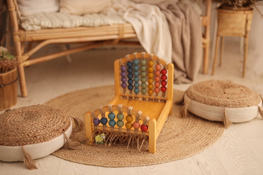 Image of « rainbow bed NB up to sitter with warm amarican oak frame  »