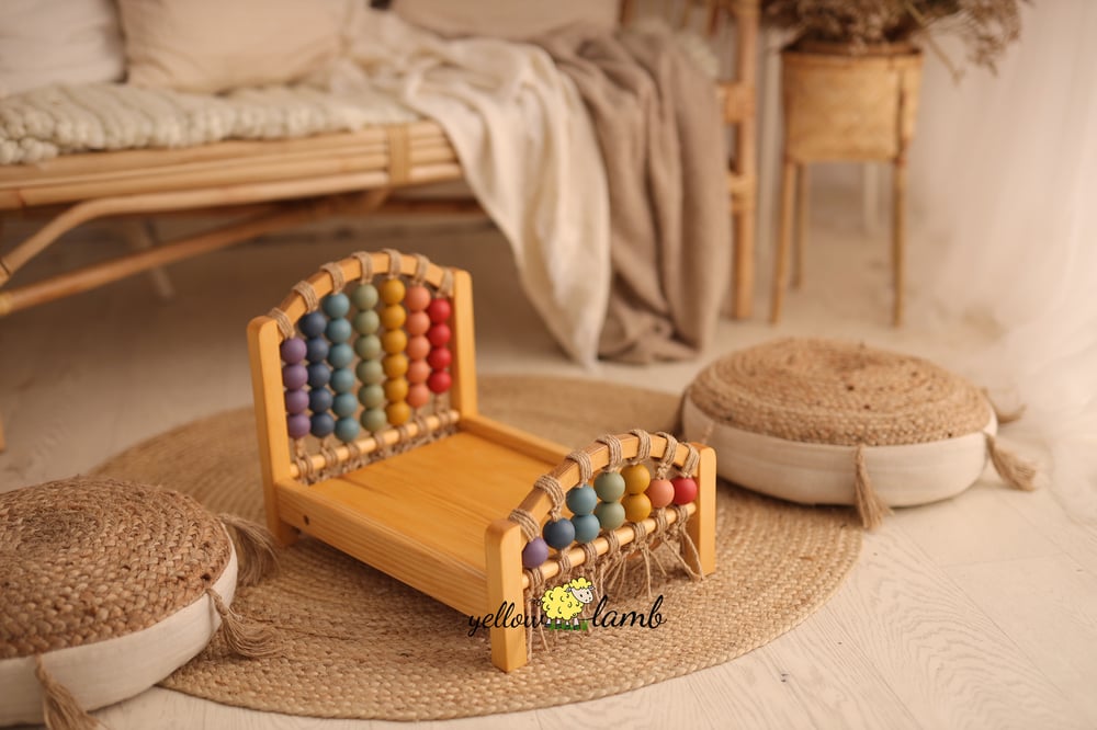 Image of « rainbow bed NB up to sitter with warm amarican oak frame  »