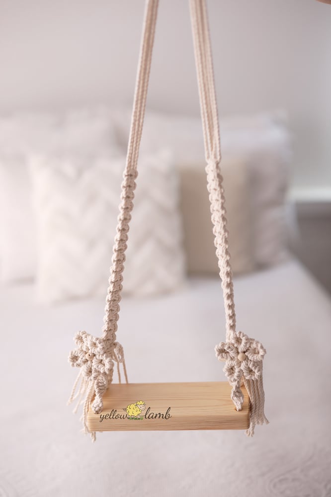 Image of « tiny macrame swing - cream with natural wood - #2 »