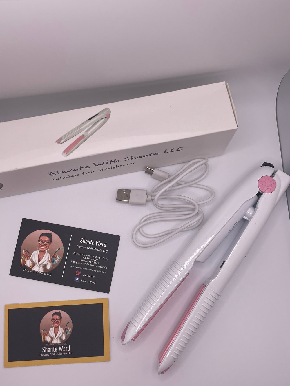 Image of The Elevate Wireless Hair Straightener 