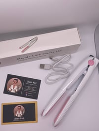 Image 4 of The Elevate Wireless Hair Straightener 