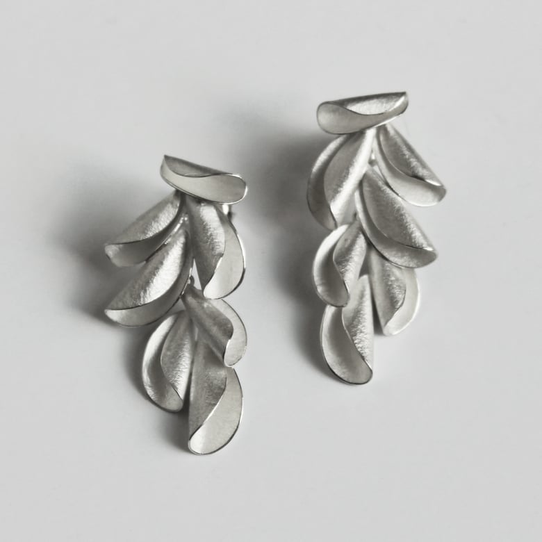 Image of curly shell drop earrings