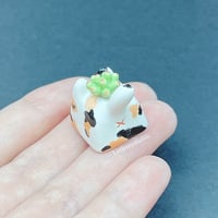 Image 5 of succulent calico cat ceramic keycap