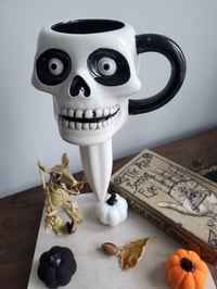 Image 1 of Mr. Deadman Plant Feeder