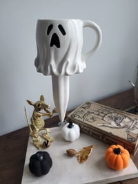 Image 1 of Ghost Plant Feeder 