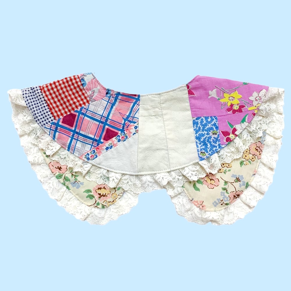 Image of Reversible Detachable Collar — Patchwork Quilt & Floral 2