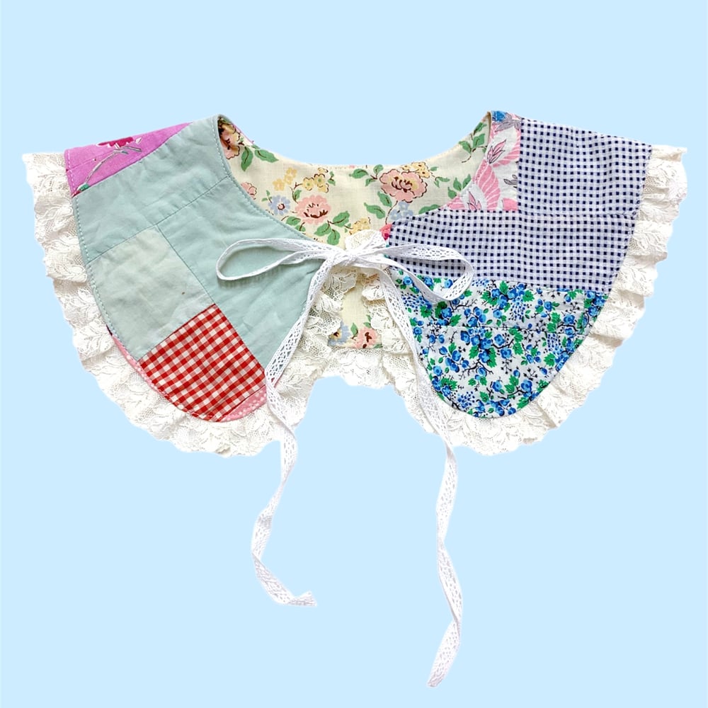 Image of Reversible Detachable Collar — Patchwork Quilt & Floral 2