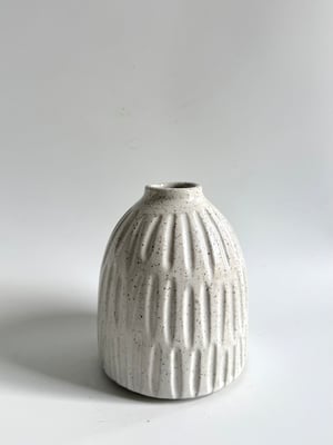 Image of White vase 