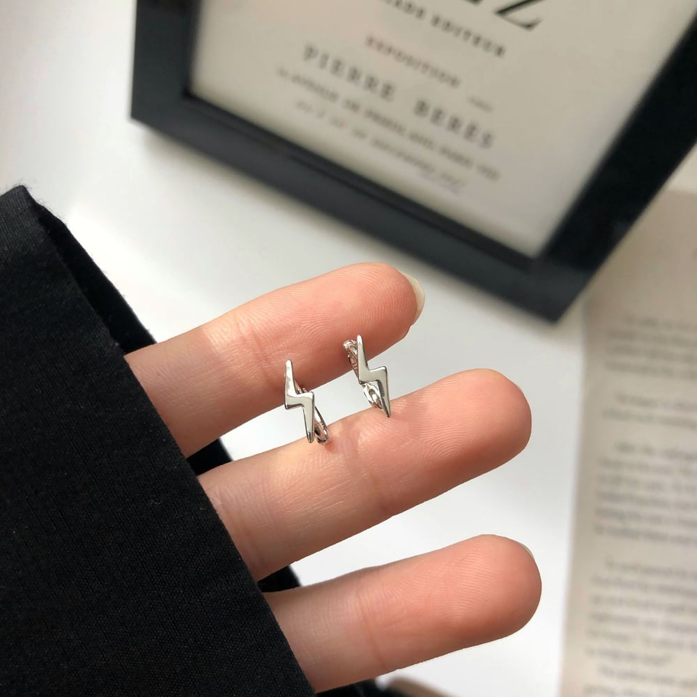 Lightning Bolt Hoop Earrings (Silver 925)