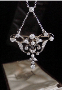 Image 1 of EDWARDIAN PLATINUM DIAMOND LAVALIERE PENDANT AND DETACHABLE BROOCH IN FITTED BOX
