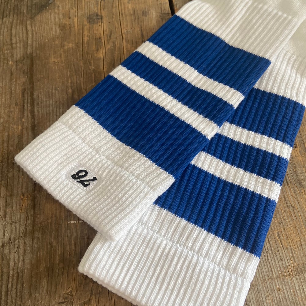 Image of Spirit of 76 RETRO SOCKS "BLUE BLUES ON WHITE" LO