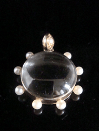 Image 2 of Edwardian Victorian 9ct yellow gold rock crystal picture shaker locket pendant