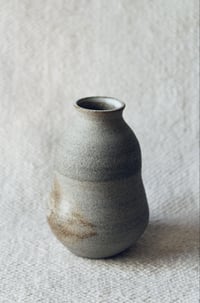 Image 2 of Curved Ashen Vase Nº1