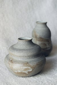 Image 2 of Curved Ashen Vase Nº2