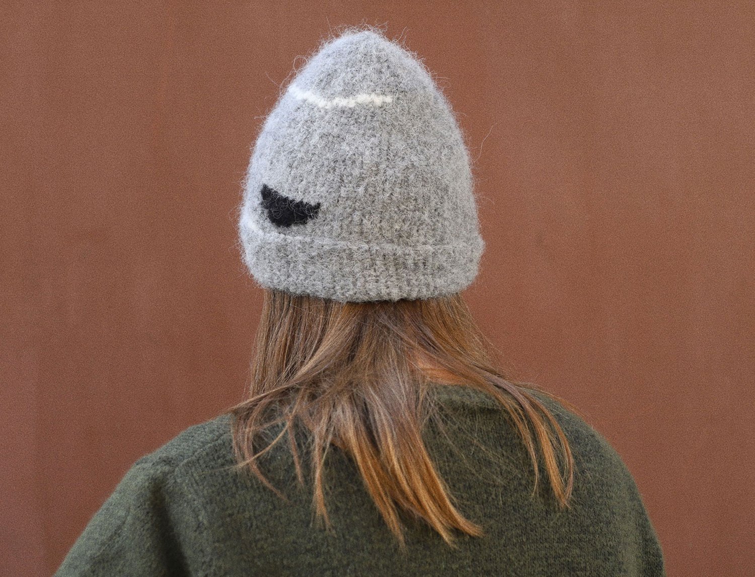 Image of GREY MOHAIR CAP WITH LINE