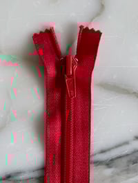 Rød - plastik spiral lynlås - IKKE delbar - 25 cm